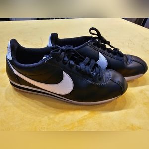 Nike Cortez women's 10.5 Black & White